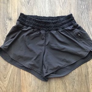 Lululemon Tracker Short 4” Black size 4